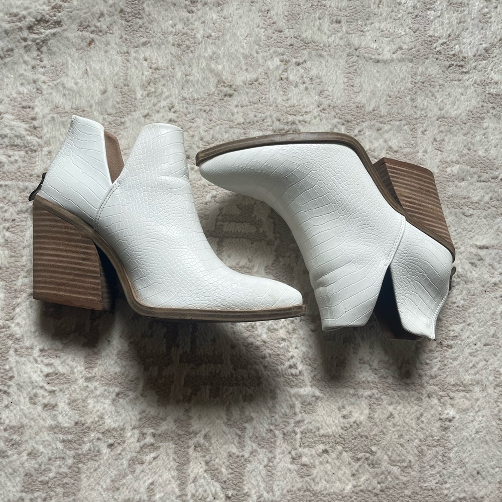 Barn Babe White Ankle Boots Size 8